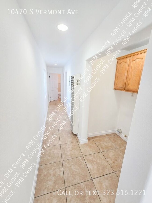 Building Photo - 10470 S Vermont Ave