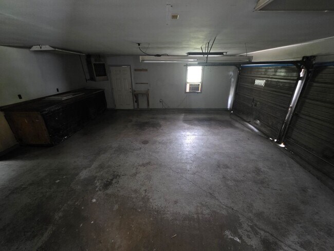 Building Photo - 3415 Barber St