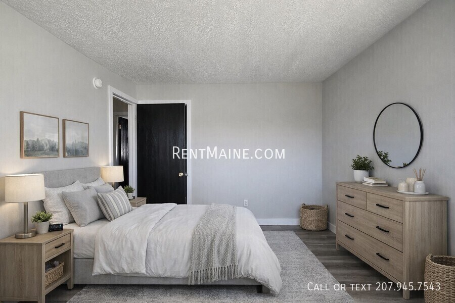 Building Photo - 8 Hillside Ln