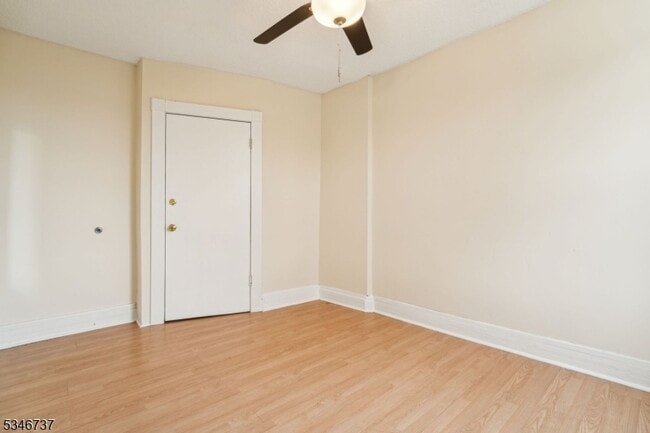 Building Photo - 44 Elm St