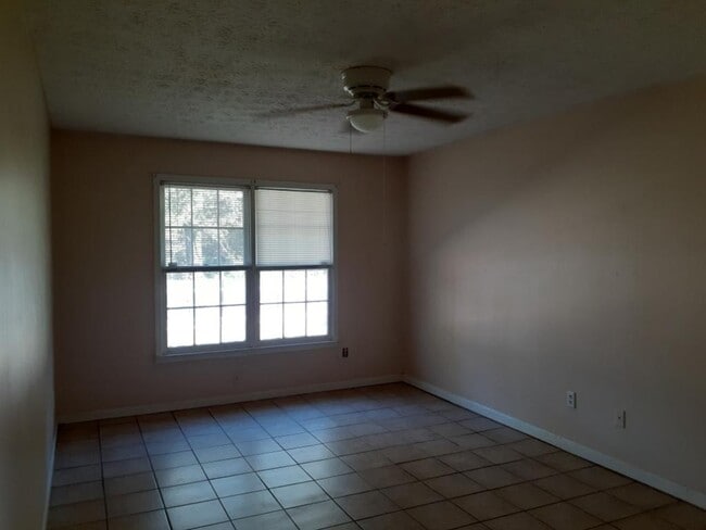 Building Photo - 634 S Jeff Davis Dr