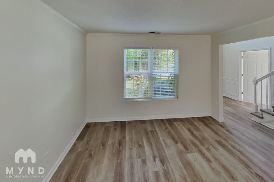 Building Photo - 219 Chattaroy Dr