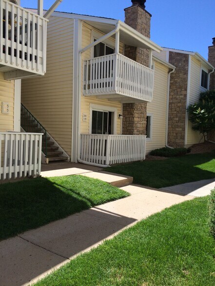 Building Photo - 8555 Fairmount Dr
