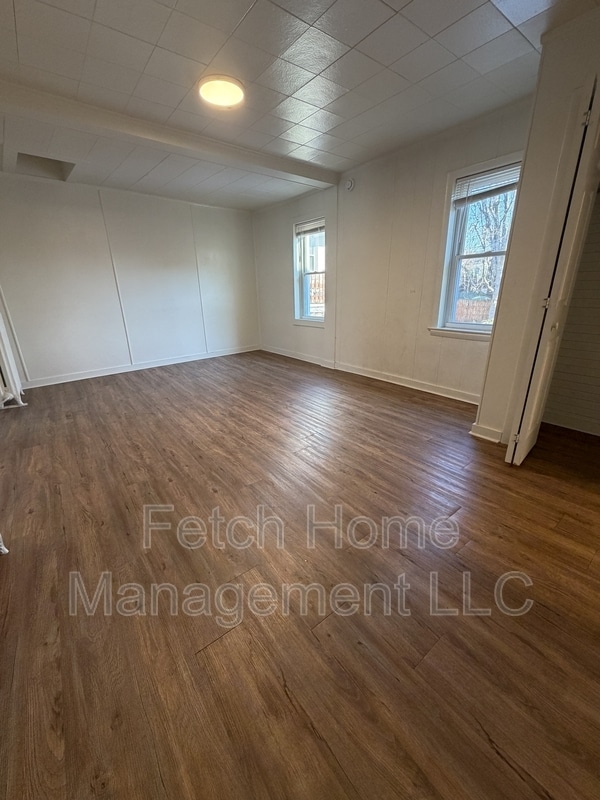 Building Photo - 233 S 4th St