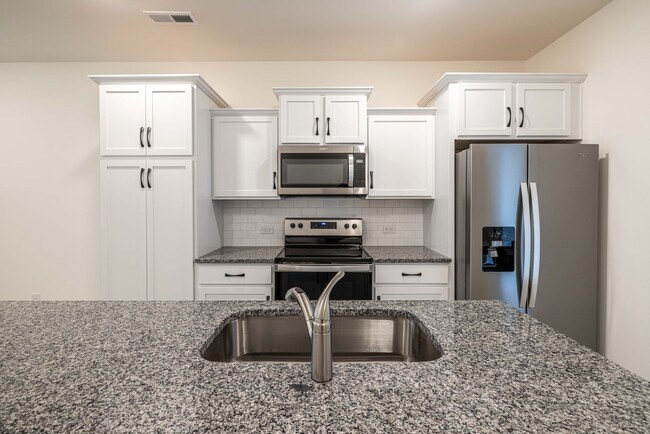 Building Photo - 451 Kinnerton Pl