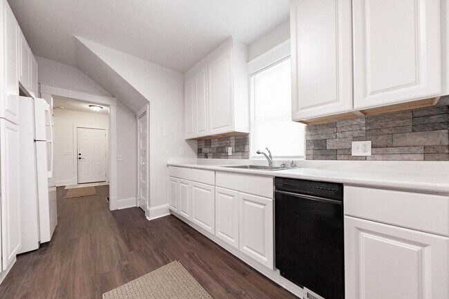 Building Photo - 1326 Massachusetts St
