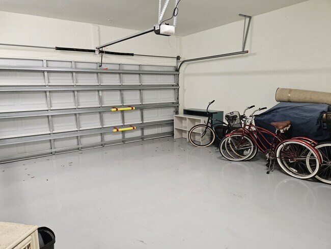 Building Photo - Seasonal Short-Term 2 Bedroom, 2.5 Bath Multi-Level Condo with Balcony and Patio located on Venic...