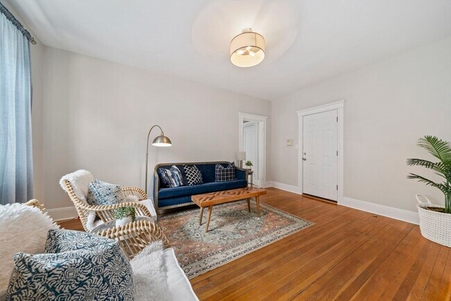 Building Photo - 229 Kelton St