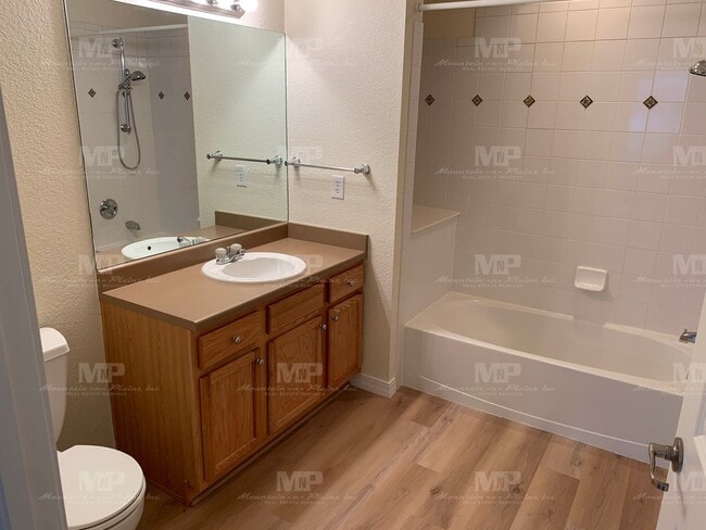 Building Photo - 2133 Krisron Rd