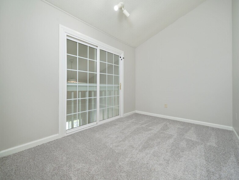 Upstairs Office/Bonus Space - 4358 Hunters Club Dr