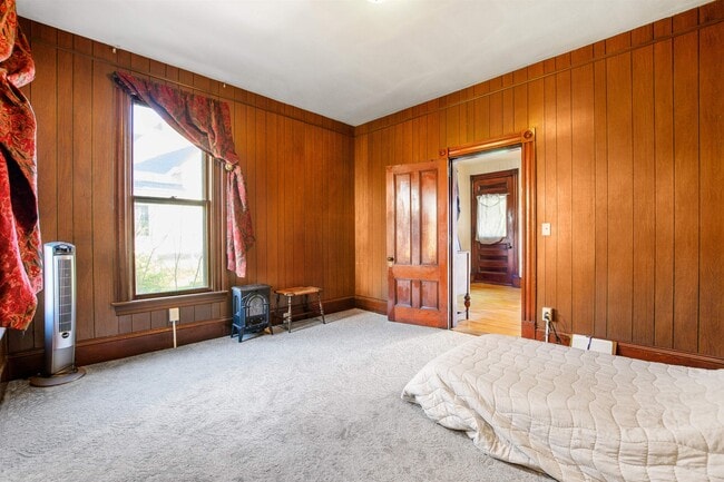 Building Photo - 19 Pine St