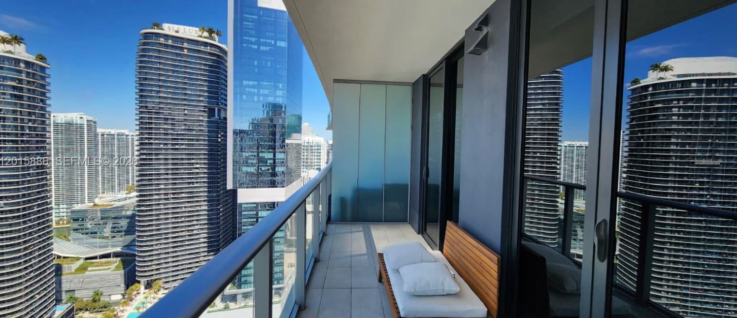 Building Photo - 1010 Brickell Ave