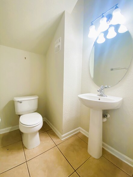Building Photo - 12974 Vennetta Way
