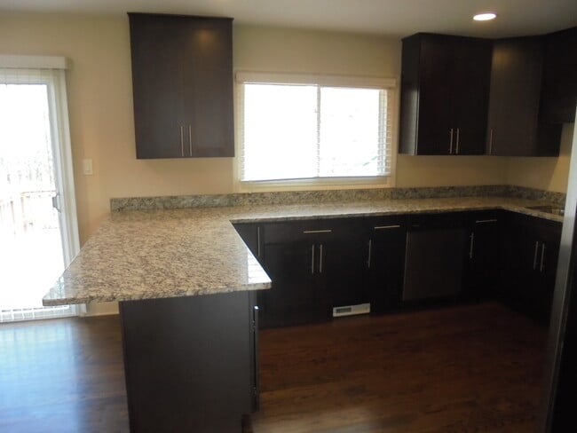 Building Photo - 66 Barrow Dr