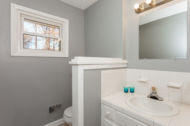 Building Photo - 3405 Melrose Dr