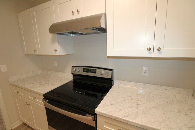 Building Photo - Fully Remodeled 3 Bedroom home with a garage!