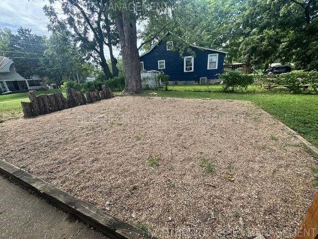 Building Photo - Cozy 2-Bed, 1-Bath with Central Air, Heat ...