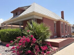 Building Photo - 1800 Montana Ave