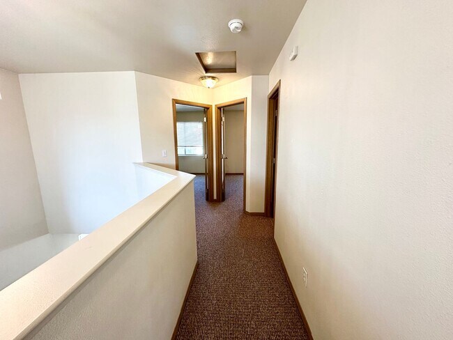Building Photo - 2107 Yellowstone St
