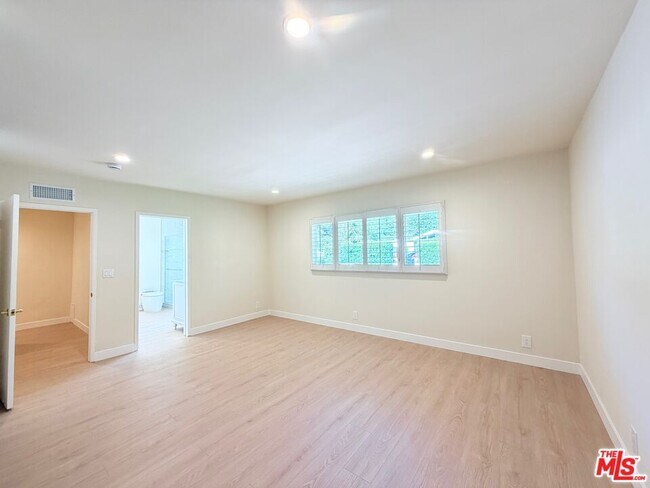 Building Photo - 2000 San Ysidro Dr