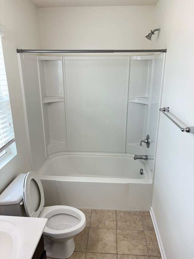 Building Photo - Renovated 3Bd, 2.5Ba End Unit Lake Norman Townhome with Fenced-in Yard and 1 Car Garage Coming Soon