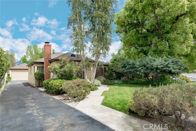 Building Photo - 1717 Riverside Dr
