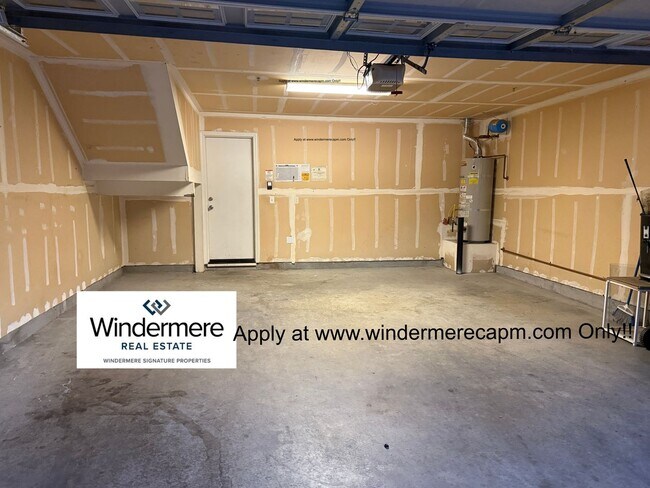 Building Photo - Hampton Village Beauty, A Very Desired Floor Plan!