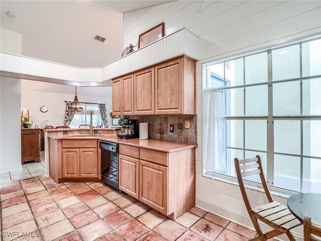 Building Photo - 15004 Cloverdale Dr