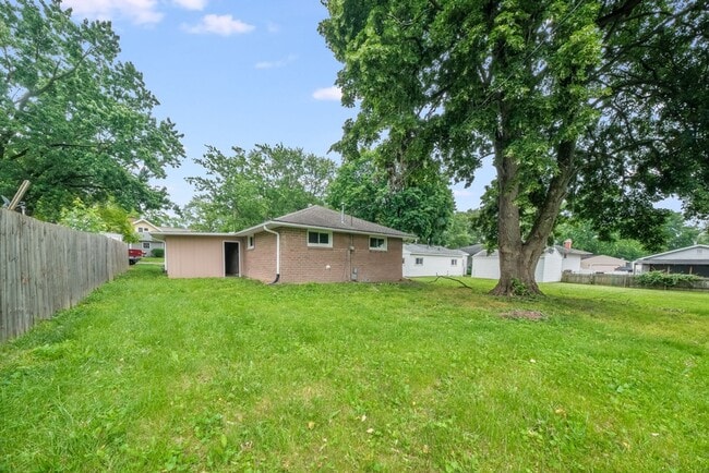 Building Photo - Mahomet | Renovated 2 Bed / 1 Bath Home