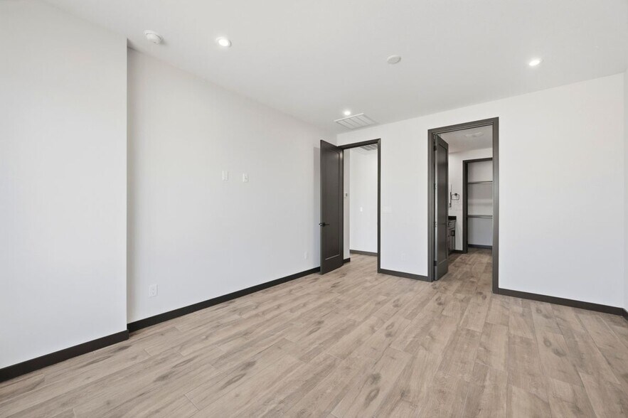 Building Photo - 5170 N Jeffers Ave