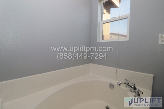 Building Photo - 4300 Newton Ave