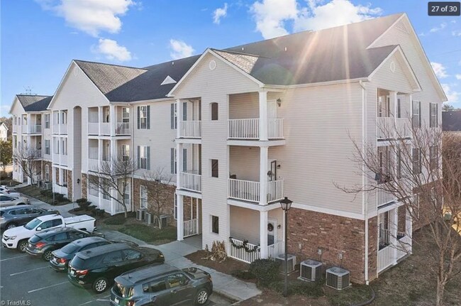 Building Photo - 3015 Winston Dr