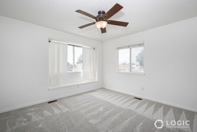Building Photo - 166 Rawlins Ln