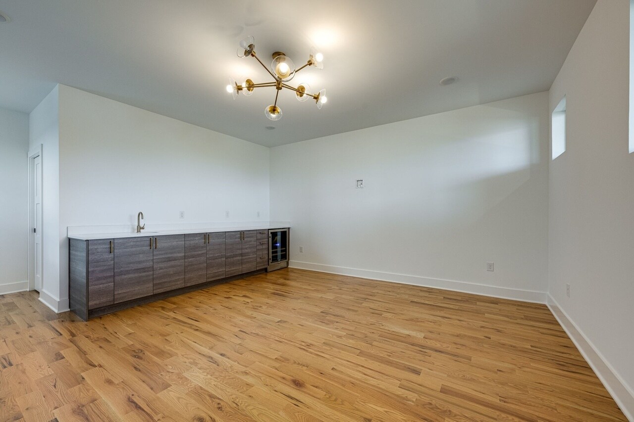 Bonus Room with Bar - 6003 Louisiana Ave