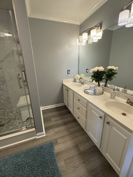 Building Photo - 13 Signet Dr