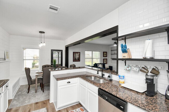 Building Photo - 6715 Plum Springs Ln