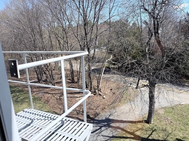 Building Photo - 359 Village St