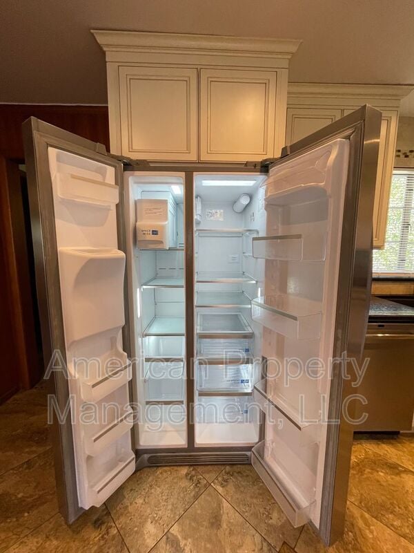 Building Photo - 5147 S Toledo Ave