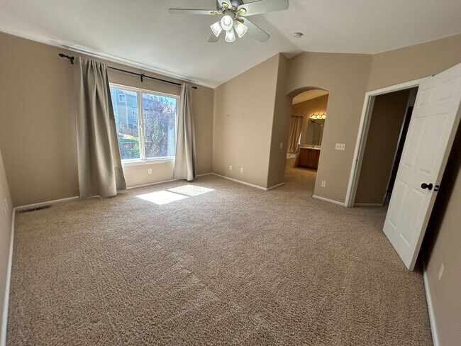 Building Photo - A Gem in Highlands Ranch