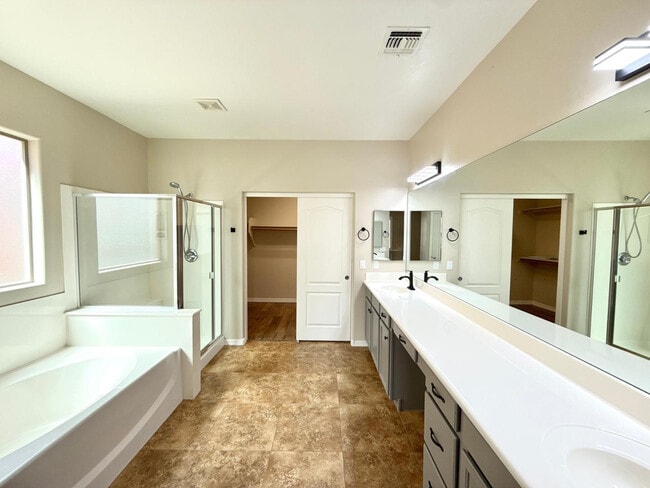 Building Photo - 17455 W Meadow Ln