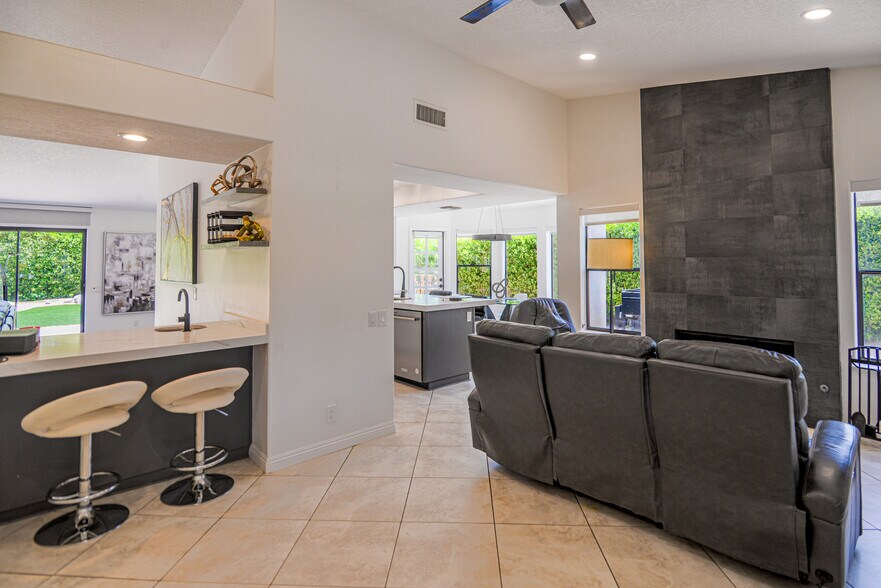Building Photo - 74830 Waring Ct