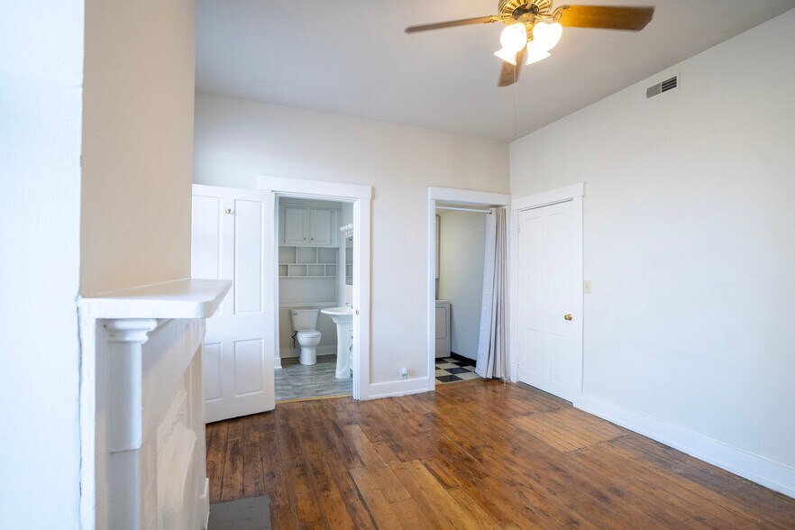 Building Photo - 137 W 9th St