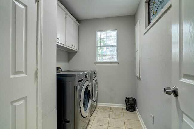Building Photo - 2619 Eastgrove Ln
