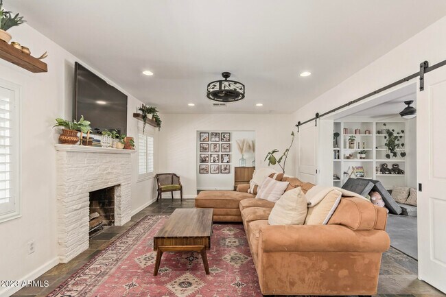 Primary Photo - 613 N Orange