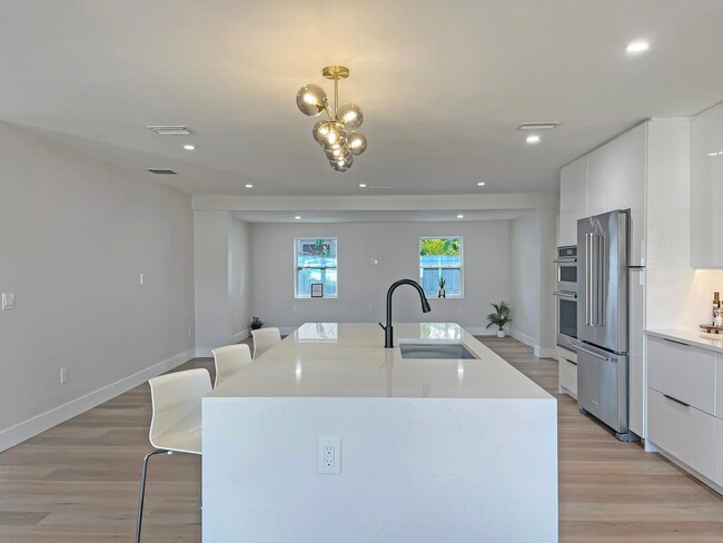 Building Photo - Fully Remodeled Snell Isle Luxury Home - A...