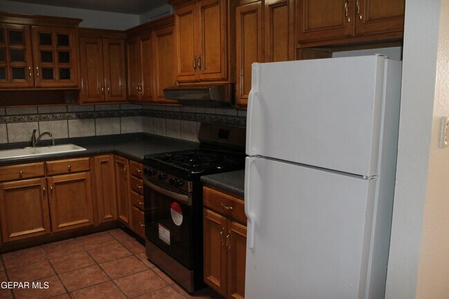 Building Photo - 9201 Mt Shasta Dr