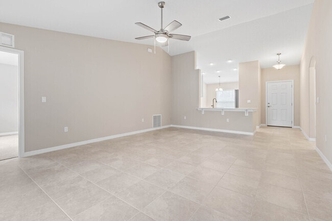 Building Photo - 5 Seabury Pl