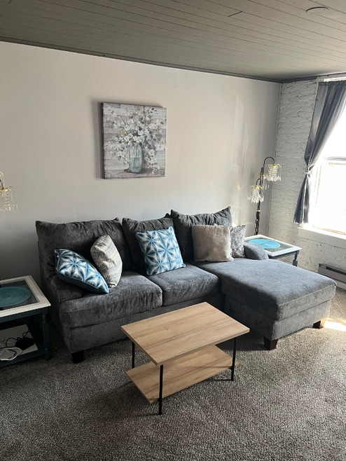 Building Photo - 7 Lake St