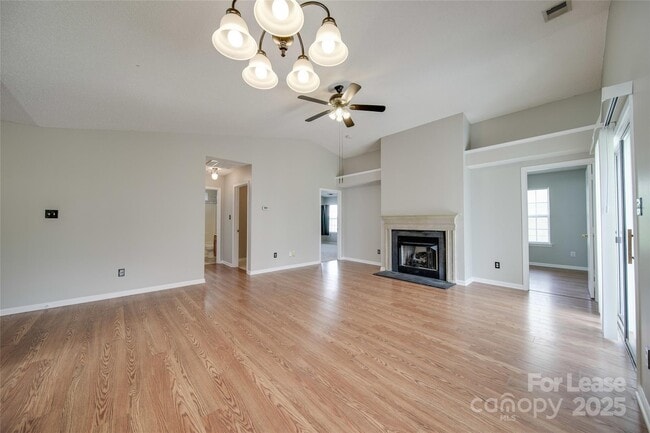 Building Photo - 120 Lantana Dr