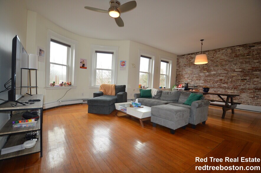 Building Photo - 256 Aspinwall Ave